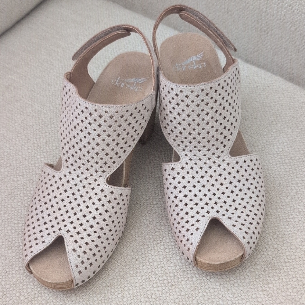 Dansko Women's Tan Peep-Toe Sandals